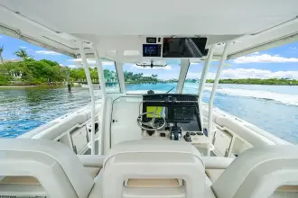 Thumbnail von Boston Whaler 380 Outrage FELLOWSHIP
