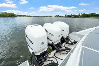 Thumbnail von Boston Whaler 380 Outrage FELLOWSHIP