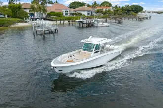 Thumbnail von Boston Whaler 380 Outrage FELLOWSHIP