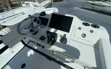 Thumbnail von Everglades 335 CC