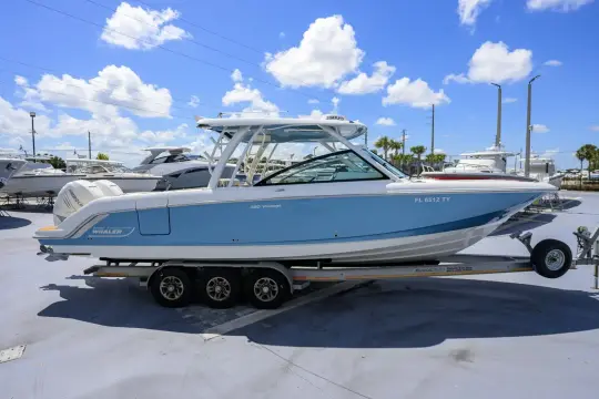 Boston Whaler 280 Vantage Veronica