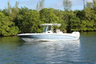 Thumbnail von Boston Whaler 320 Outrage Besser als die meisten