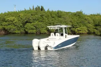 Thumbnail von Boston Whaler 320 Outrage Besser als die meisten