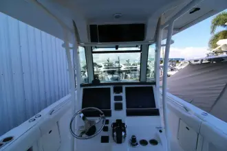 Thumbnail von Boston Whaler 320 Outrage Besser als die meisten