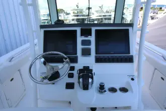Thumbnail von Boston Whaler 320 Outrage Besser als die meisten