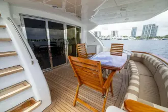 Thumbnail von Hatteras 80 Enclosed Bridge Skylounge Outrageous