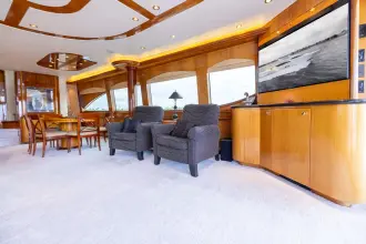 Thumbnail von Hatteras 80 Enclosed Bridge Skylounge Outrageous