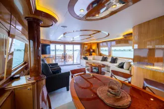 Thumbnail von Hatteras 80 Enclosed Bridge Skylounge Outrageous