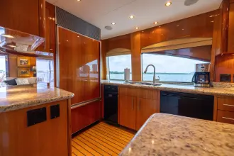 Thumbnail von Hatteras 80 Enclosed Bridge Skylounge Outrageous