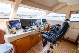 Thumbnail von Hatteras 80 Enclosed Bridge Skylounge Outrageous