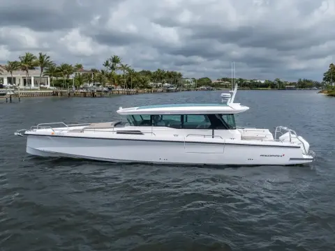 Axopar 45 XC Cross Cabin