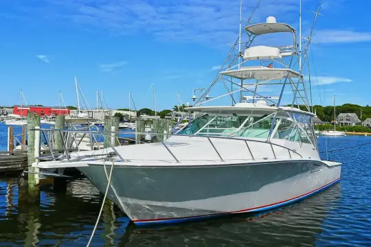 Cabo 32 Express Trios