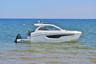 Thumbnail von Cruisers Yachts 42 GLS OB