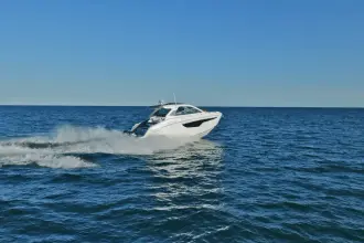 Thumbnail von Cruisers Yachts 42 GLS OB