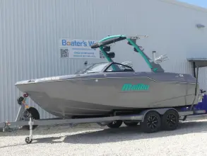 Malibu Boats M220