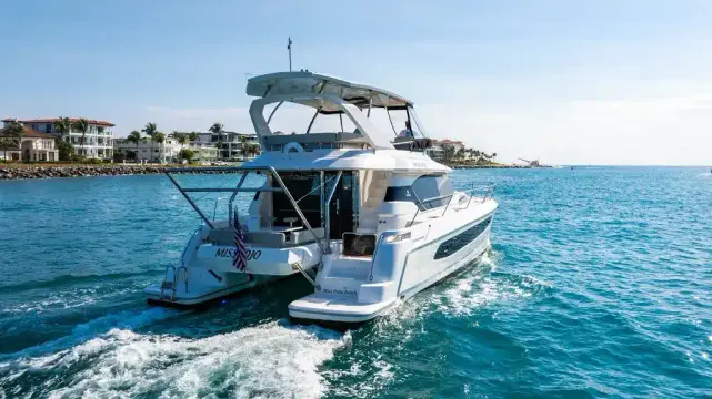 Aquila 44 Yacht