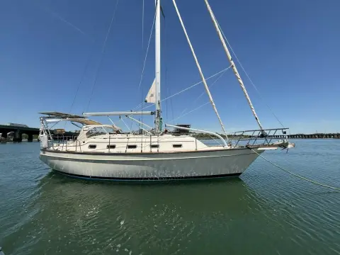 Island Packet 37