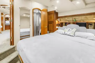 Thumbnail von Cruisers Yachts 5370 Express Rumpshaker The Remix