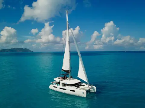 Lagoon 50 OUT OF THE BLUE