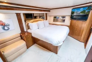 Thumbnail von Viking 74 Enclosed Bridge Knot Racing