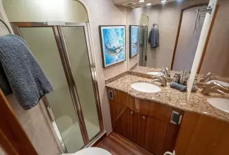 Thumbnail von Viking 74 Enclosed Bridge Knot Racing