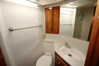 Thumbnail von Riviera 	Enclosed Flybridge 62