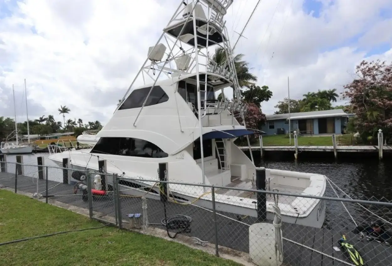 Thumbnail von Riviera 	Enclosed Flybridge 62