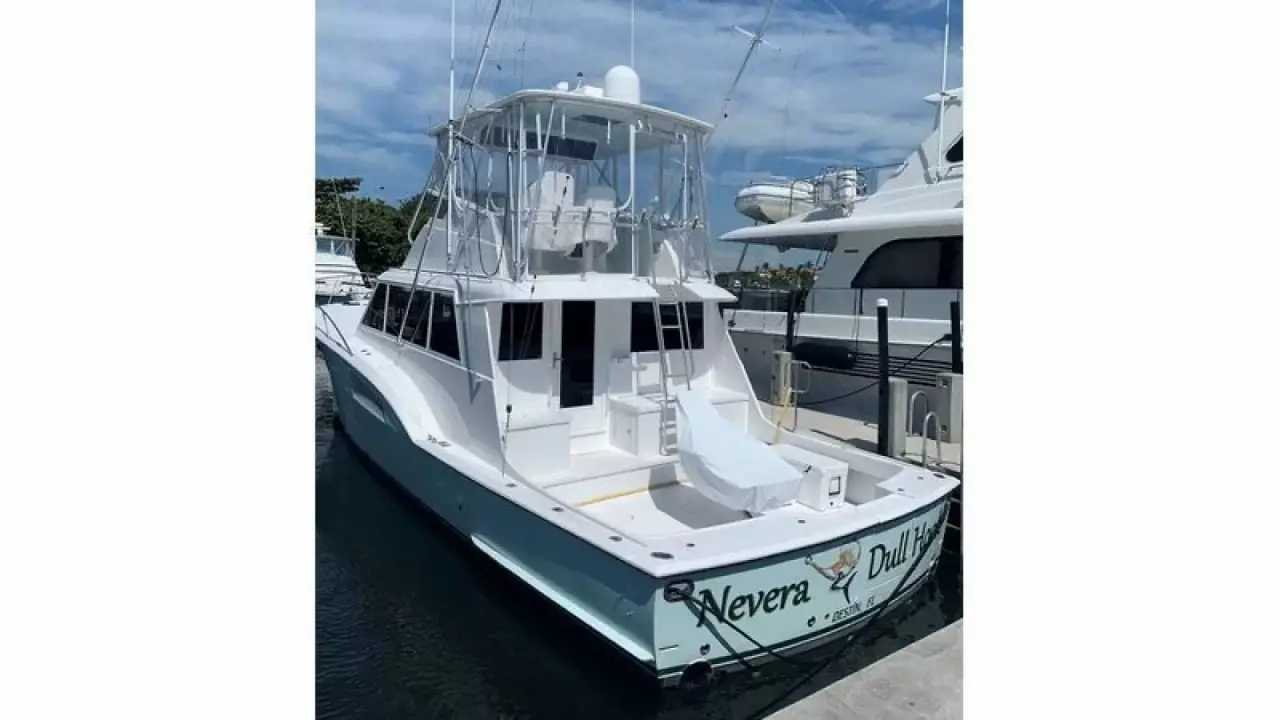 Hatteras 50 Sport Deck Motor Yacht Nevera Dull Hook