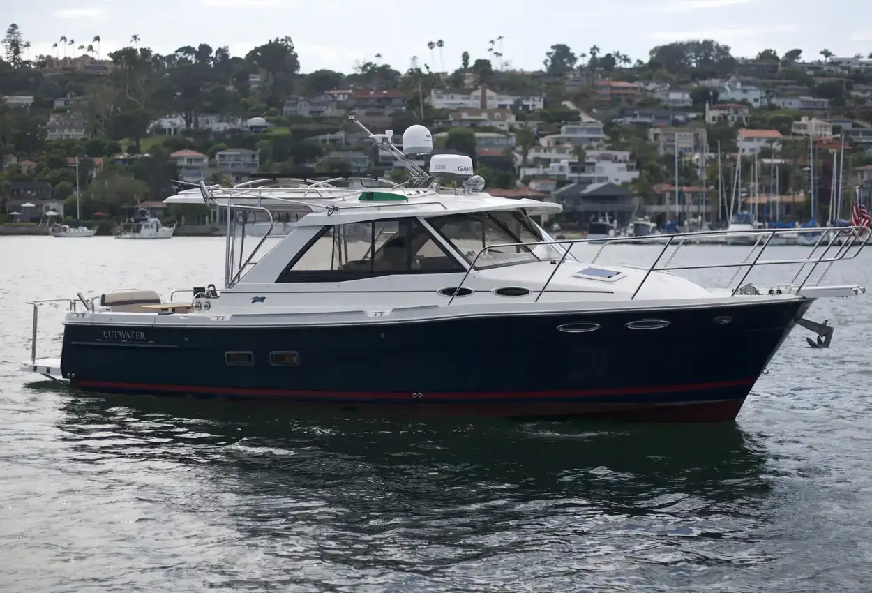 Cutwater Boats C 30 Sedan OHANA