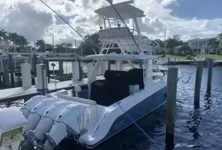 Thumbnail von Boston Whaler 420 Outrage