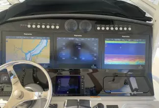 Thumbnail von Boston Whaler 420 Outrage