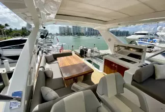 Thumbnail von Azimut Fly 53 Searenity II