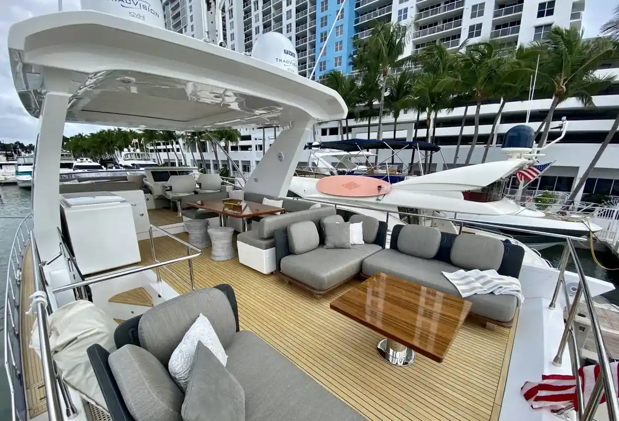 Thumbnail von Azimut Fly 53 Searenity II