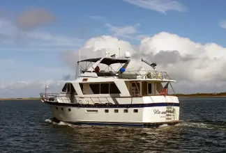 Thumbnail von Defever 53 POC Motor Yacht His and Hers