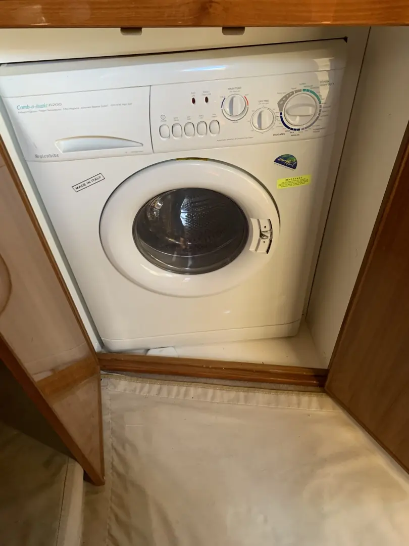 Thumbnail von Riviera 42 Flybridge