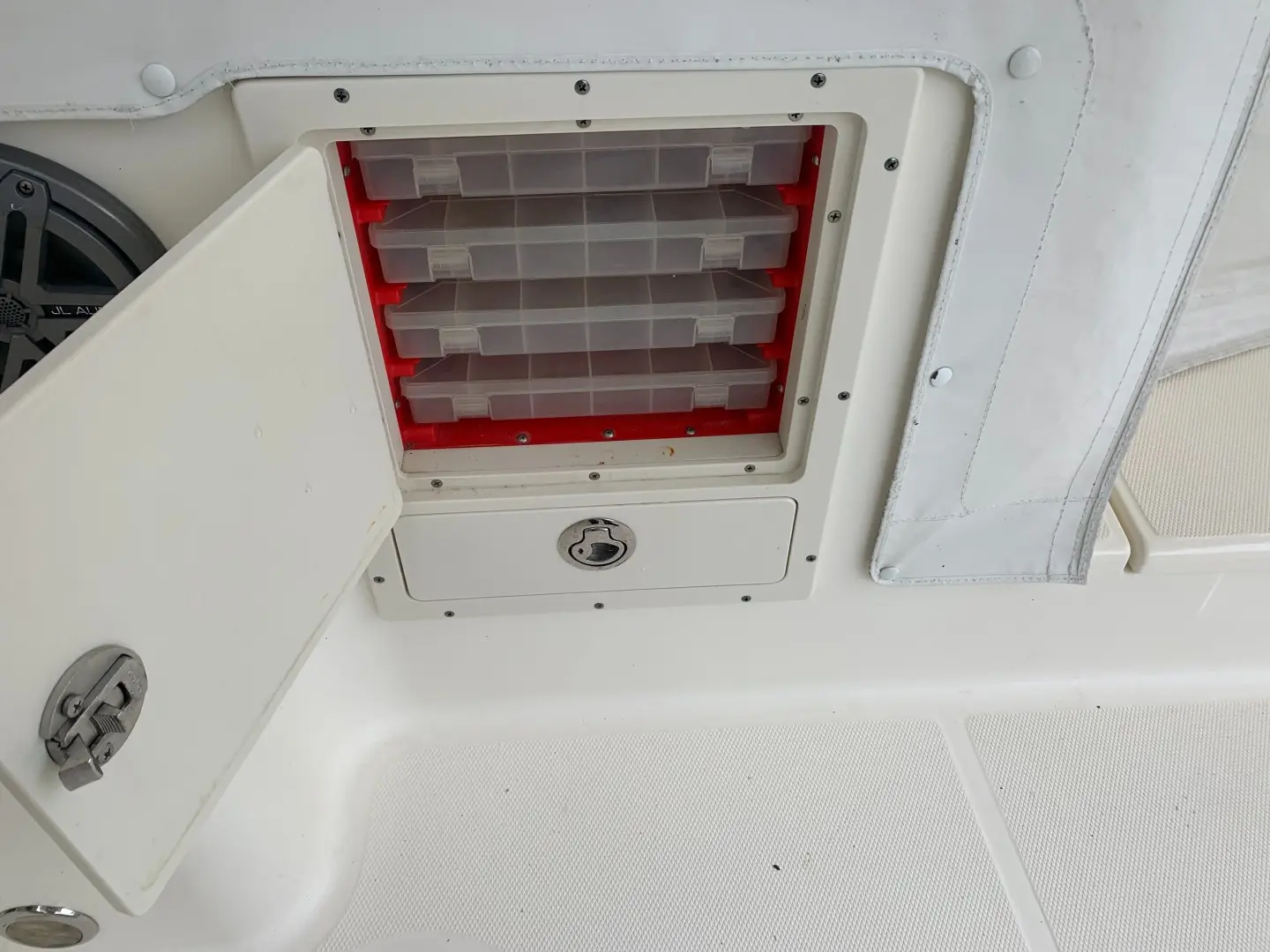 Thumbnail von World Cat 320 EC