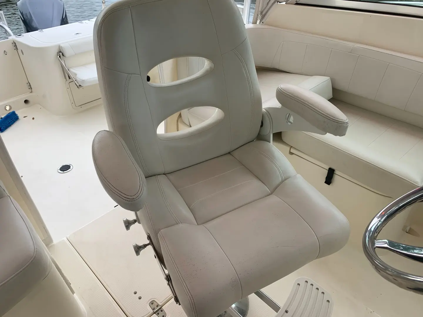 Thumbnail von World Cat 320 EC