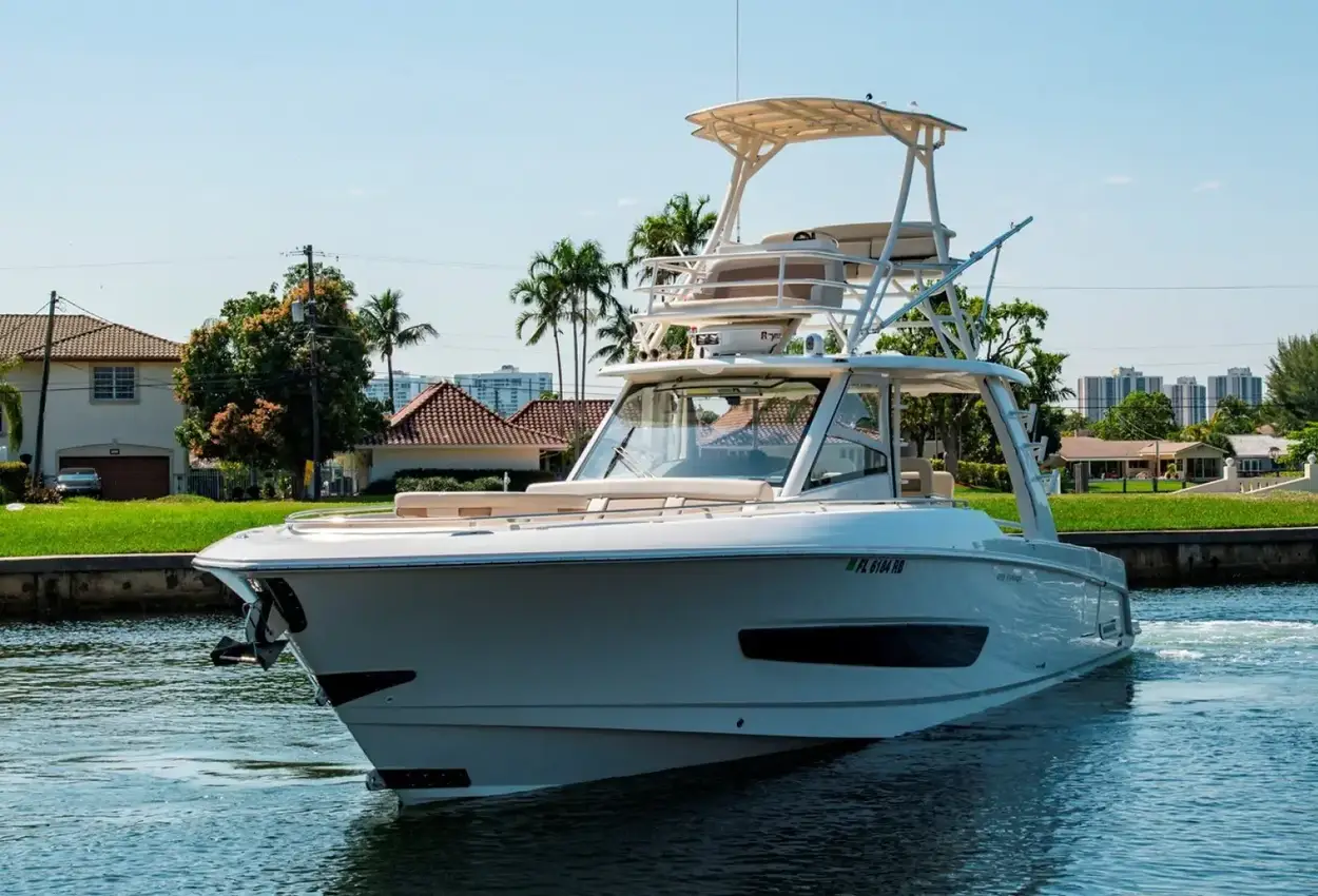 Boston Whaler 420 Outrage