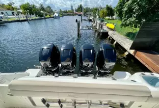 Thumbnail von Boston Whaler 420 Outrage