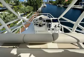 Thumbnail von Boston Whaler 420 Outrage