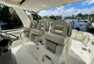Thumbnail von Boston Whaler 420 Outrage