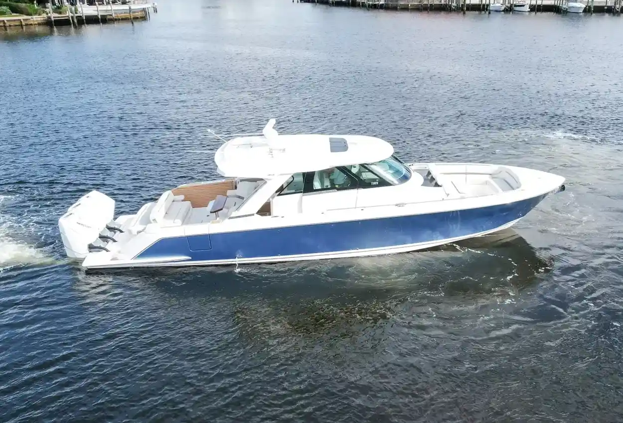 Tiara Yachts 48LS