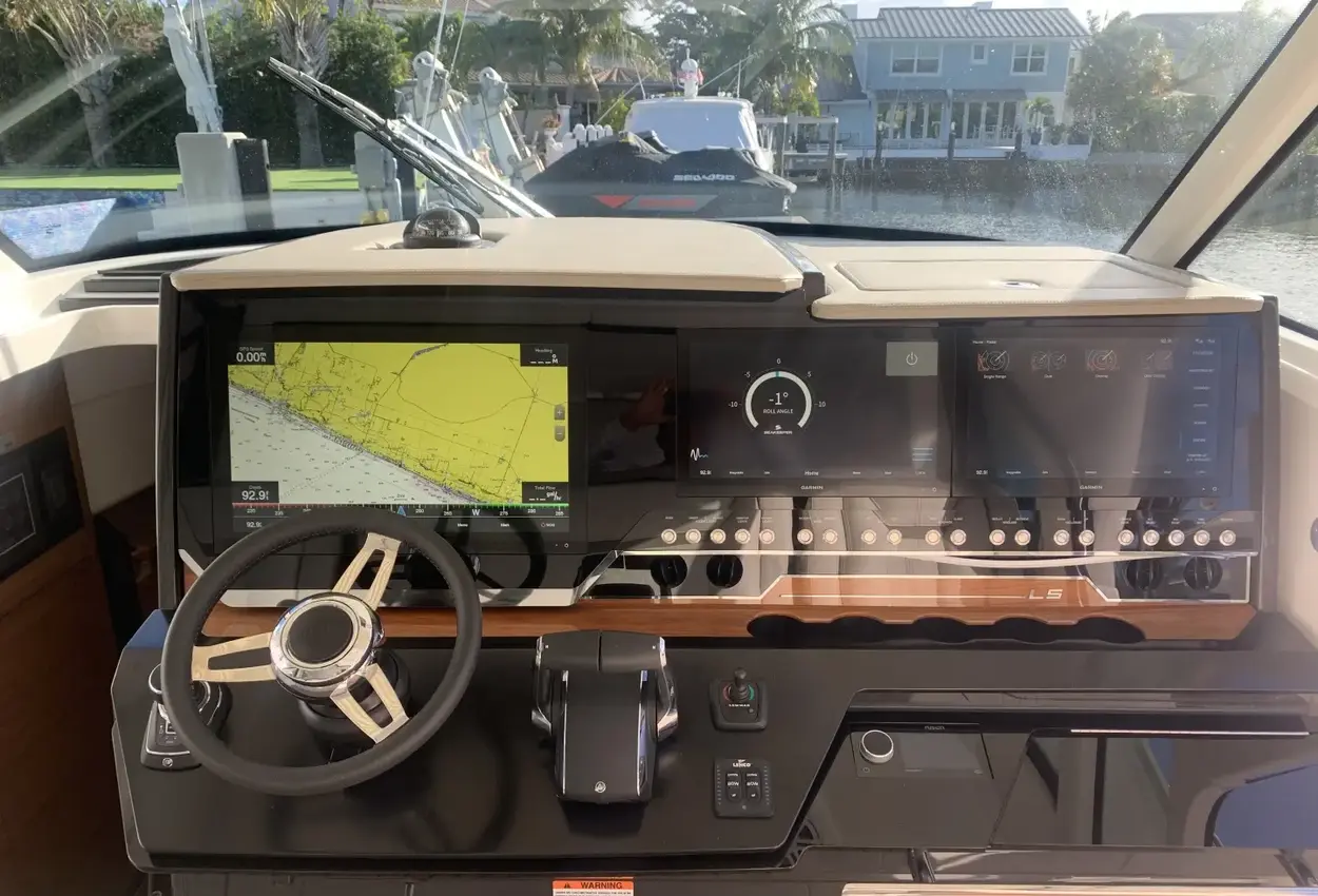 Thumbnail von Tiara Yachts 48LS