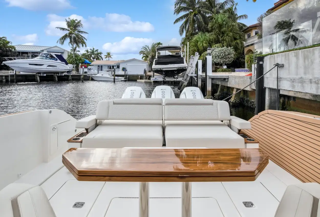 Thumbnail von Tiara Yachts 48LS