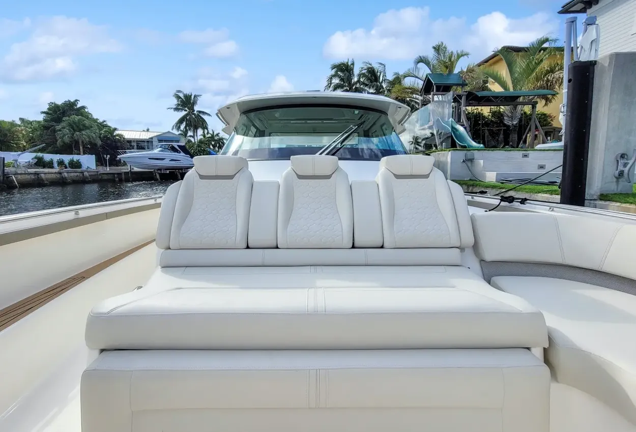 Thumbnail von Tiara Yachts 48LS