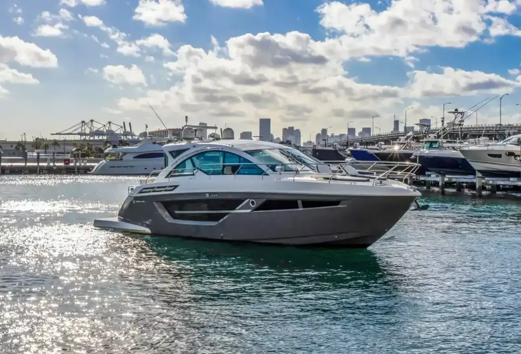 Cruisers Yachts 50 Cantius