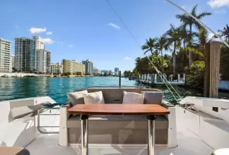 Thumbnail von Tiara Yachts 39 Coupe Triple Threat