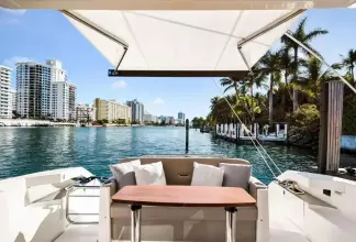 Thumbnail von Tiara Yachts 39 Coupe Triple Threat