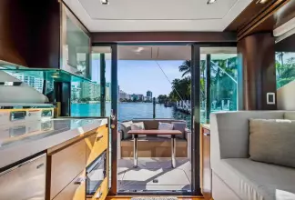 Thumbnail von Tiara Yachts 39 Coupe Triple Threat