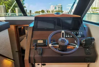 Thumbnail von Tiara Yachts 39 Coupe Triple Threat